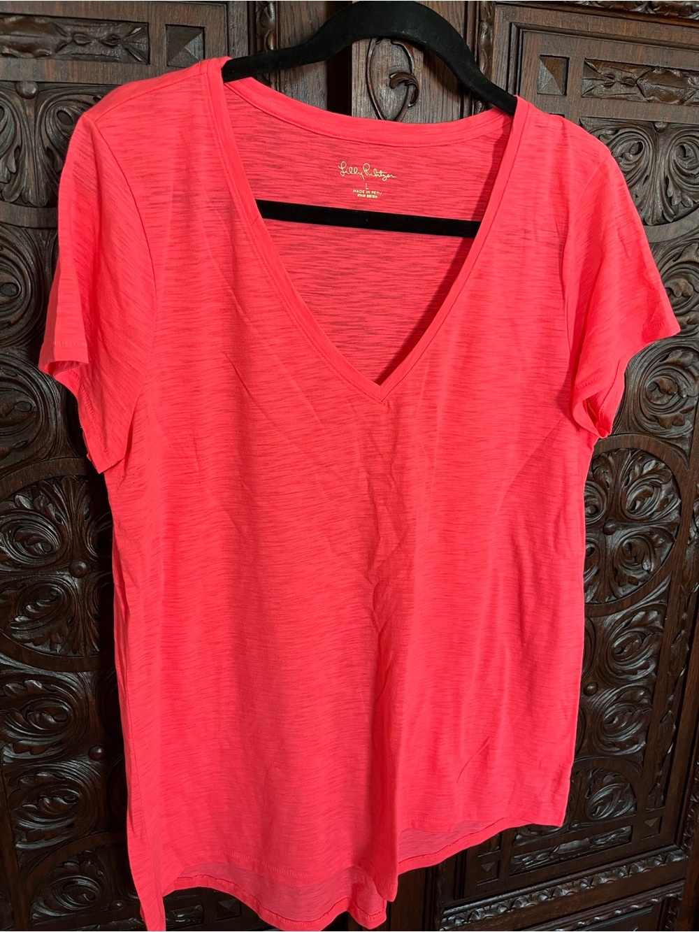 Lilly Pulitzer Etta Women's V-Neck Tee in hot coral large